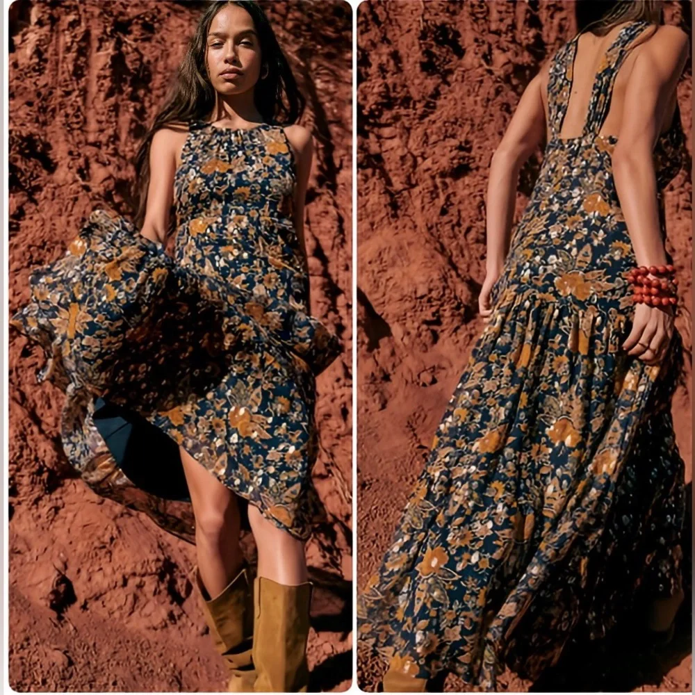 Sezane Maxi Dress in Elegant Black with Flowing Silhouette - Picture 2 of 13